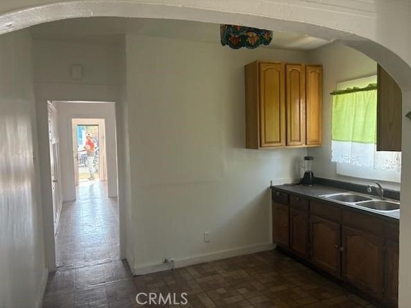 1413 E 77th Street, Los Angeles CA 90001