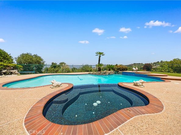 2360 Oakleaf Canyon Road, Walnut CA 91789