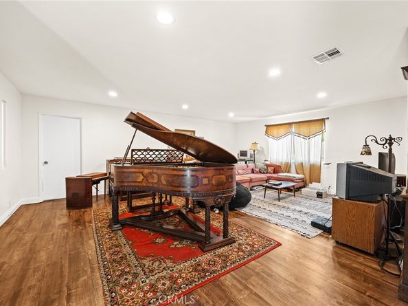 1385 N Marengo Avenue, Pasadena CA 91103