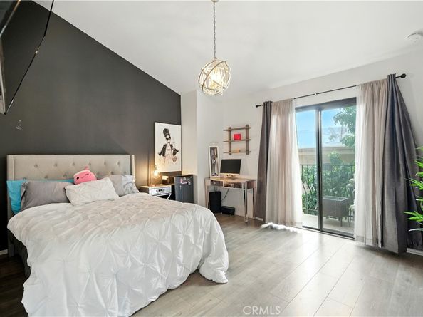 14937 Sherman Way 7, Van Nuys CA 91405