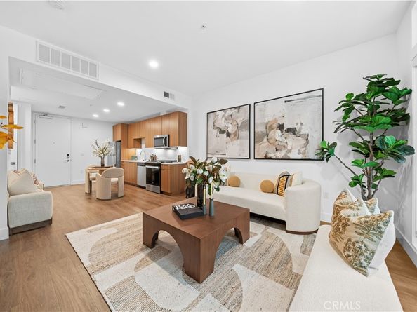 709 E Walnut Street 319, Pasadena CA 91101