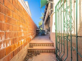 6130 Whitsett Ave, North Hollywood CA 91606