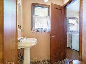 6130 Whitsett Ave, North Hollywood CA 91606