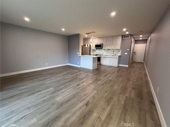 1935 Alpha Road 337, Glendale CA 91208