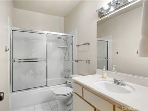 9555 Via Venezia, Burbank CA 91504