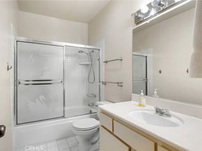 9555 Via Venezia, Burbank CA 91504