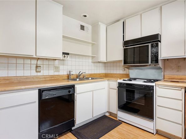 9555 Via Venezia, Burbank CA 91504