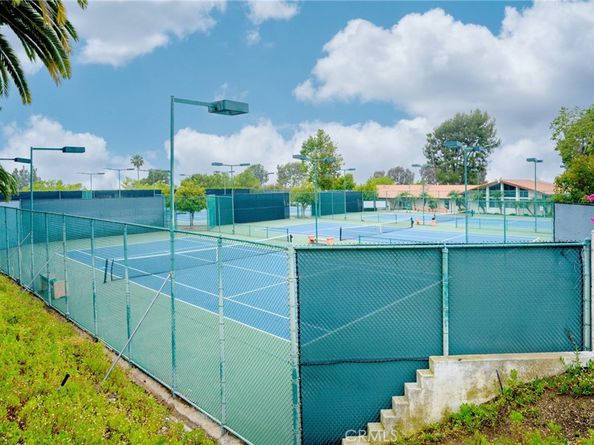 9555 Via Venezia, Burbank CA 91504