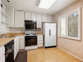 9555 Via Venezia, Burbank CA 91504