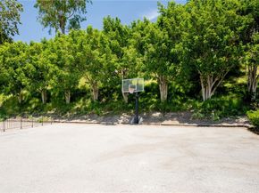 9555 Via Venezia, Burbank CA 91504