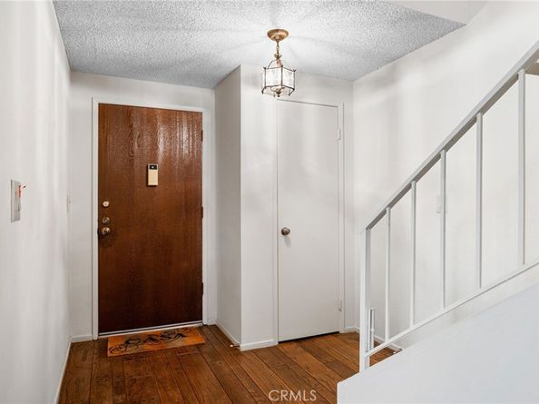 9555 Via Venezia, Burbank CA 91504