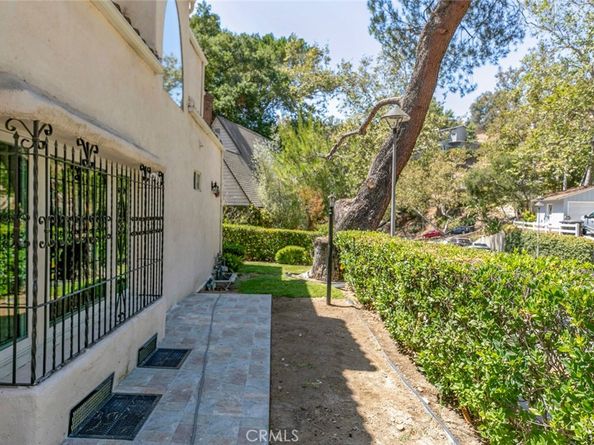2644 E Chevy Chase Drive, Glendale CA 91206