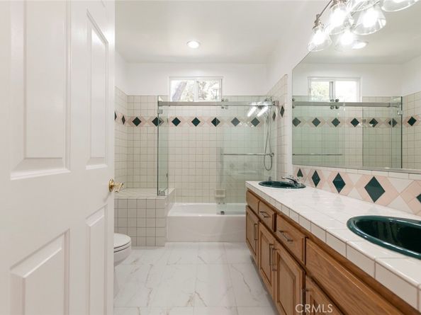 2644 E Chevy Chase Drive, Glendale CA 91206