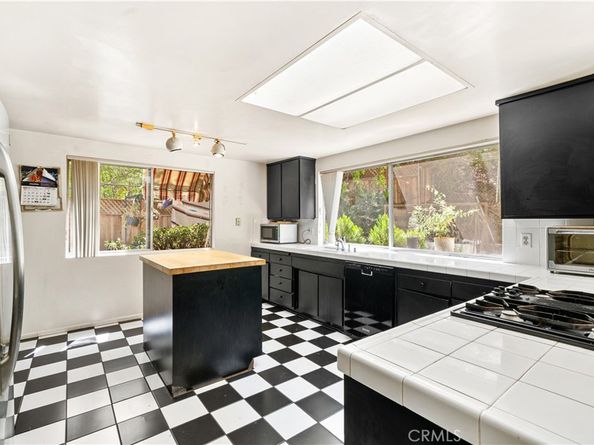 1438 Hillside Drive, Glendale CA 91208