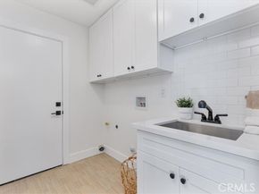 10900 Remmet Avenue, Chatsworth (los Angeles) CA 91311