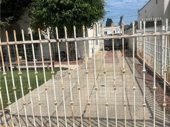 6534 4th, Los Angeles CA 90043