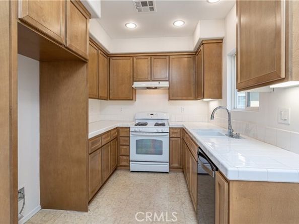 6840 De Celis Place 32, Van Nuys (los Angeles) CA 91406