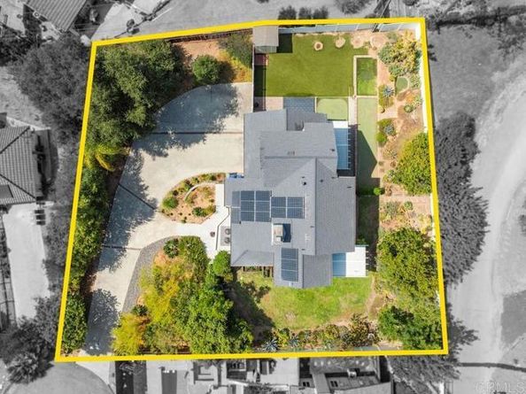 1580 Tutela Heights, Escondido CA 92026