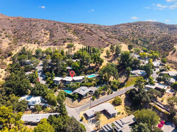 9728 Shadow Island Drive, Burbank CA 91040