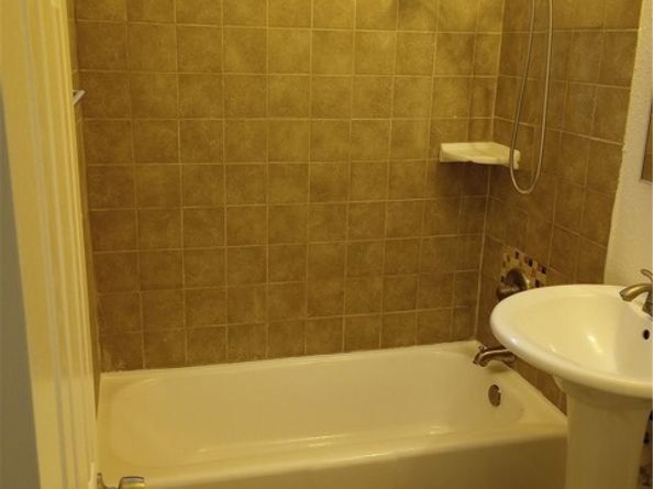 813 E Imperial, Los Angeles CA 90059