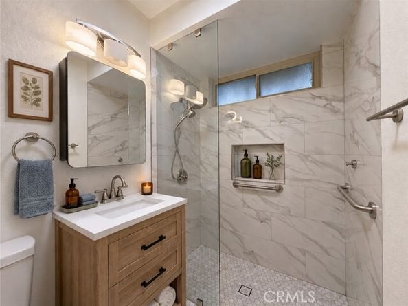 6040 Nevada Street 16, Woodland Hills (los Angeles) CA 91367