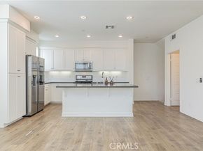 12800 N Watt Lane D, Sylmar (los Angeles) CA 91342