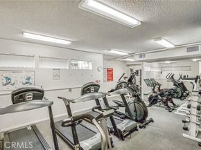 5216 Yarmouth 107, Encino (los Angeles) CA 91316
