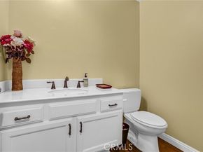 18242 Burbank Boulevard 8, Tarzana (los Angeles) CA 91356