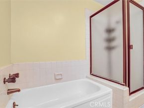 18242 Burbank Boulevard 8, Tarzana (los Angeles) CA 91356