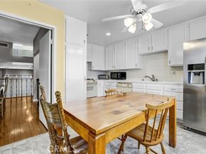 18242 Burbank Boulevard 8, Tarzana (los Angeles) CA 91356