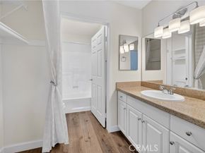 5520 Owensmouth Avenue 103, Woodland Hills (los Angeles) CA 91367