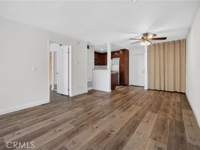 5520 Owensmouth Avenue 103, Woodland Hills (los Angeles) CA 91367