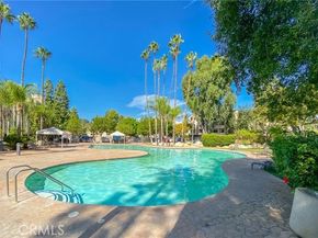 5520 Owensmouth Avenue 103, Woodland Hills (los Angeles) CA 91367