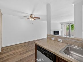 5520 Owensmouth Avenue 103, Woodland Hills (los Angeles) CA 91367