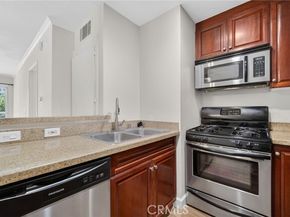 5520 Owensmouth Avenue 103, Woodland Hills (los Angeles) CA 91367