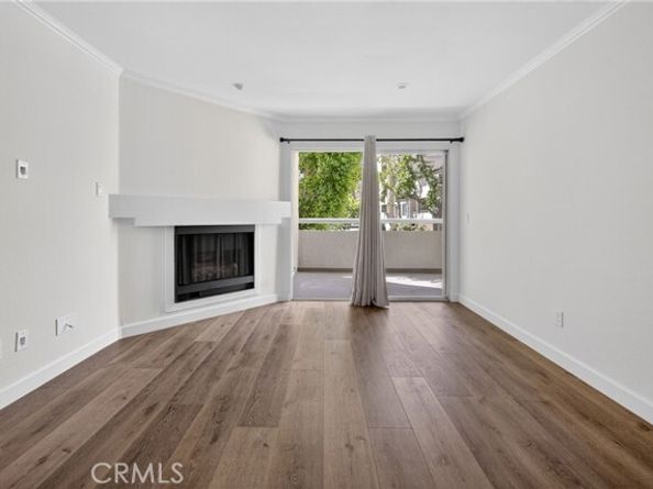 5520 Owensmouth Avenue 103, Woodland Hills (los Angeles) CA 91367