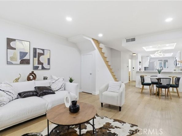 11119 Camarillo 104, North Hollywood (los Angeles) CA 91602