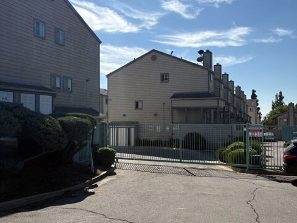 13550 Foothill Boulevard 27, Sylmar (los Angeles) CA 91342