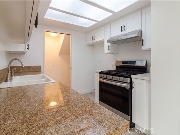 9047 Langdon Avenue 22, North Hills (los Angeles) CA 91343