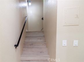 9047 Langdon Avenue 22, North Hills (los Angeles) CA 91343