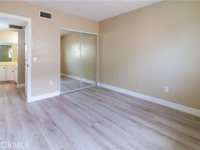9047 Langdon Avenue 22, North Hills (los Angeles) CA 91343