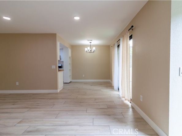 9047 Langdon Avenue 22, North Hills (los Angeles) CA 91343