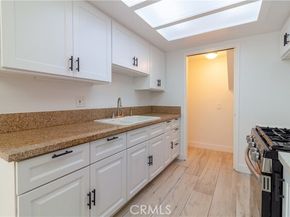 9047 Langdon Avenue 22, North Hills (los Angeles) CA 91343