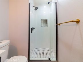 9047 Langdon Avenue 22, North Hills (los Angeles) CA 91343