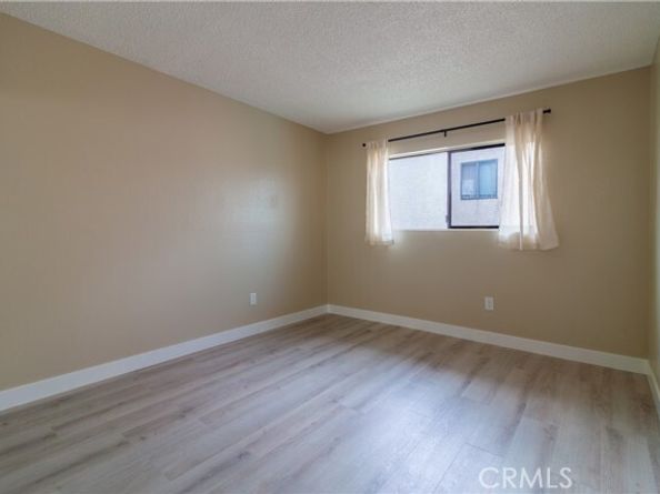 9047 Langdon Avenue 22, North Hills (los Angeles) CA 91343
