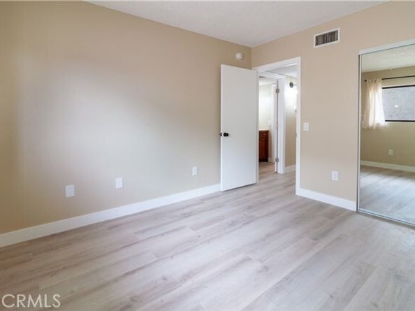 9047 Langdon Avenue 22, North Hills (los Angeles) CA 91343