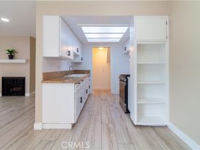 9047 Langdon Avenue 22, North Hills (los Angeles) CA 91343