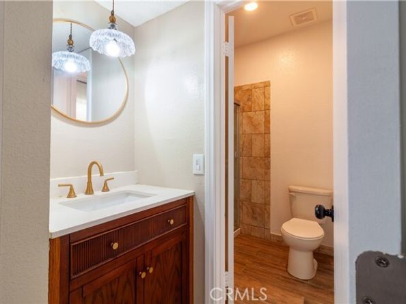9047 Langdon Avenue 22, North Hills (los Angeles) CA 91343