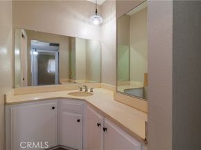 9047 Langdon Avenue 22, North Hills (los Angeles) CA 91343