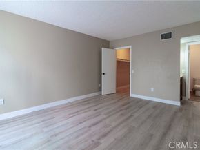 9047 Langdon Avenue 22, North Hills (los Angeles) CA 91343